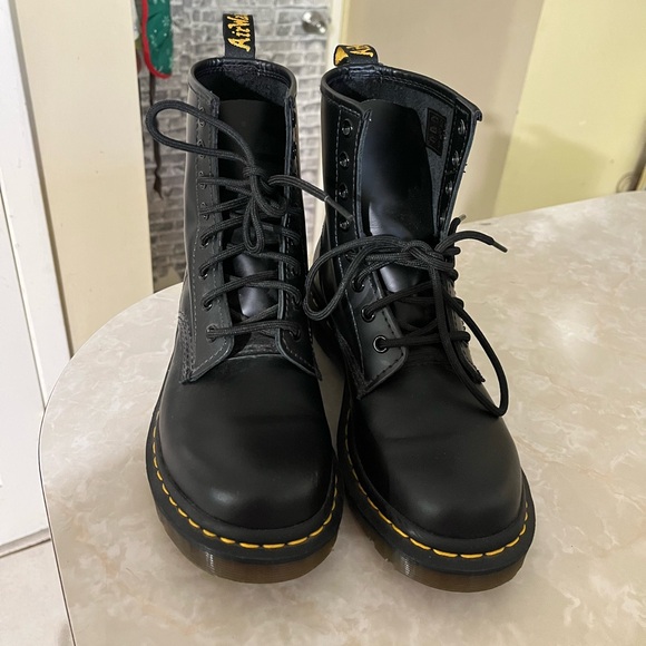 DRMARTENS 1460 WOMEN'S SMOOTH LEATHER LACE UP BOOTS - Picture 5 of 16